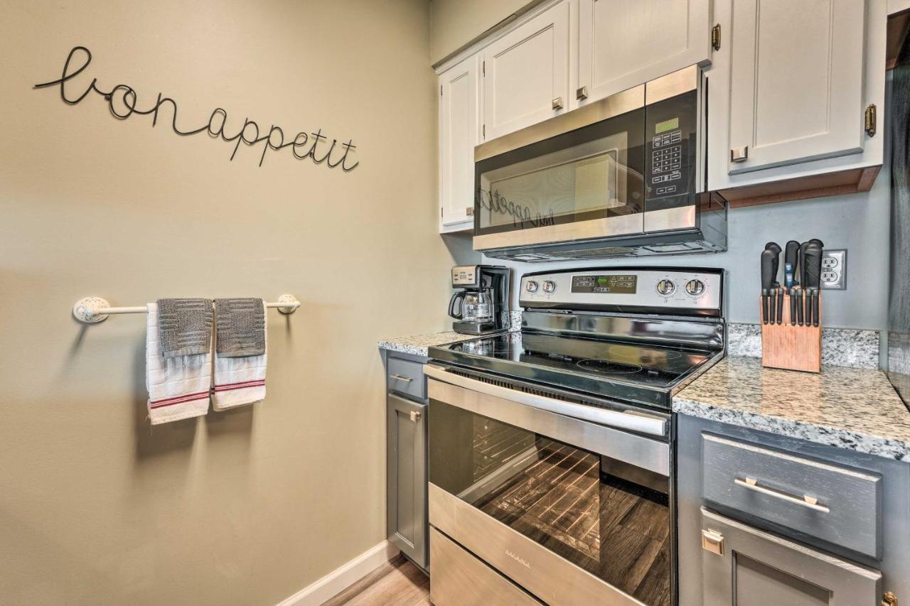 Inviting Branson West Condo With Pool Access Екстер'єр фото