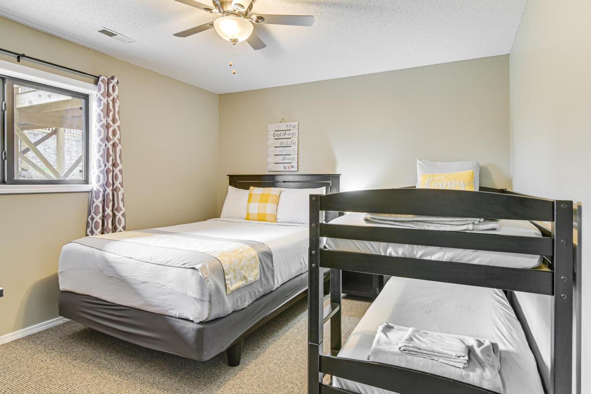 Inviting Branson West Condo With Pool Access Екстер'єр фото