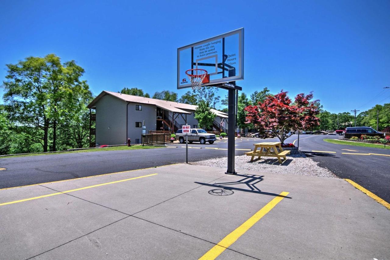 Inviting Branson West Condo With Pool Access Екстер'єр фото